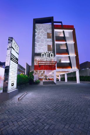 Imagen general del Hotel Neo Gubeng - Surabaya By Aston. Foto 1