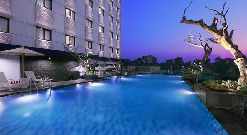 Imagen de la piscina del Hotel Neo Malioboro By Aston. Foto 20