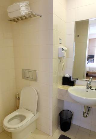 Imagen de la habitación del Hotel Neo Melawai By Aston. Foto 11