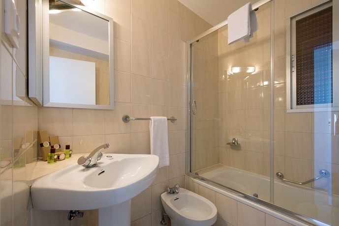 Imagen de la habitación del Hotel Neomagna Madrid. Foto 6