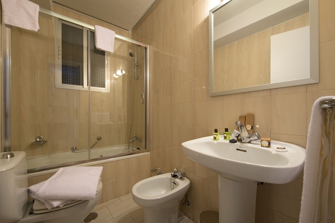 Imagen de la habitación del Hotel Neomagna Madrid. Foto 9