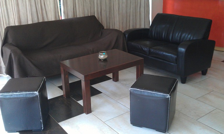 Imagen del bar/restaurante del Hotel Neon. Foto 2