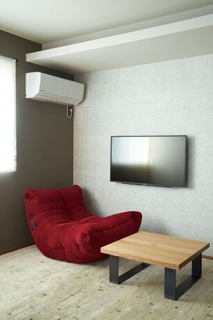 Imagen general del Hotel Neon, Kanazawa. Foto 3