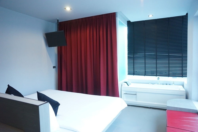 Imagen de la habitación del Hotel Neon Patong. Foto 5