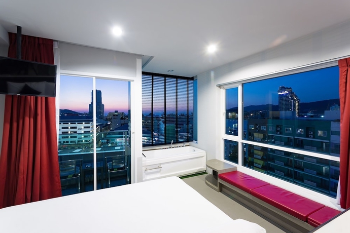Imagen de la habitación del Hotel Neon Patong. Foto 11