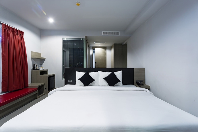 Imagen de la habitación del Hotel Neon Patong. Foto 12