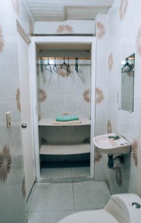 Imagen de la habitación del Hotel Neos Cartagena. Foto 8