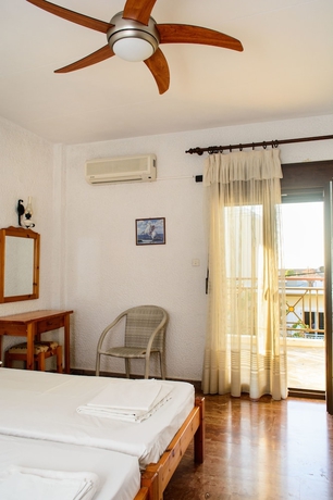 Imagen de la habitación del Hotel Nepheli, Karlovasi. Foto 8