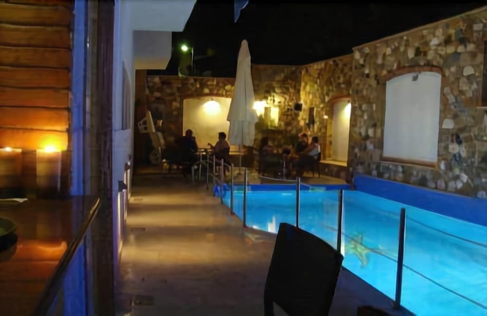 Imagen de la piscina del Hotel Nepheli, Karlovasi. Foto 15