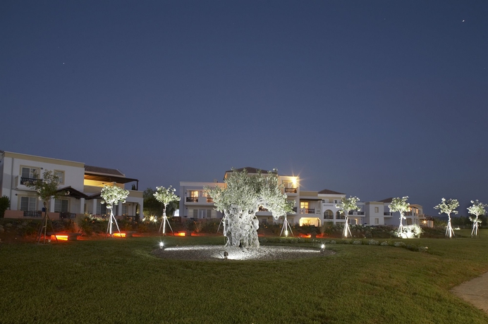 Imagen de los exteriores del Hotel Neptune Luxury Resort. Foto 8