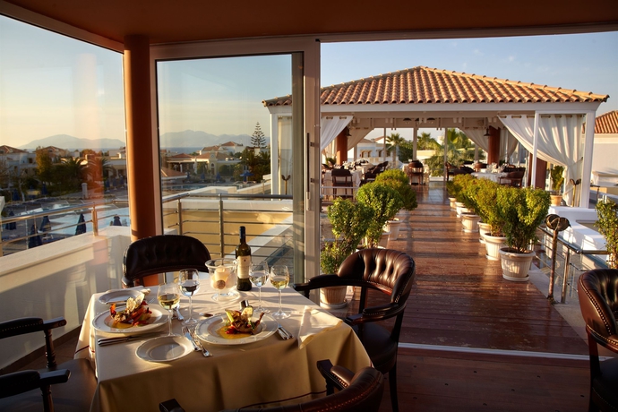 Imagen del bar/restaurante del Hotel Neptune Luxury Resort. Foto 5