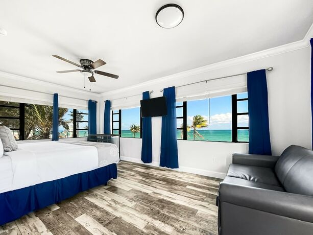Imagen de la habitación del Hotel Neptune Oceanfront Rentals. Foto 11