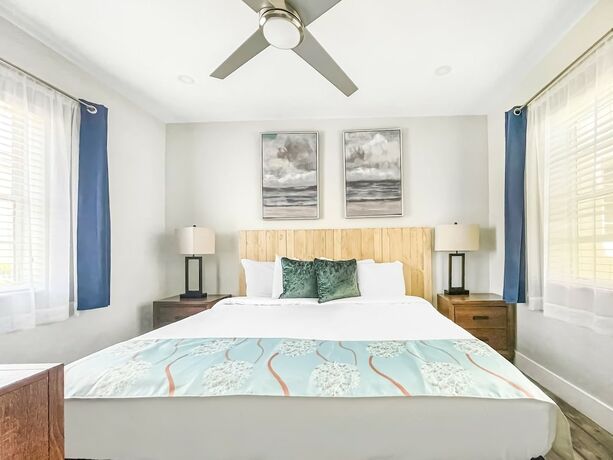 Imagen de la habitación del Hotel Neptune Oceanfront Rentals. Foto 12
