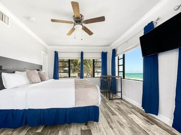Imagen de la habitación del Hotel Neptune Oceanfront Rentals. Foto 14