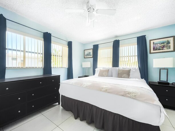 Imagen de la habitación del Hotel Neptune Oceanfront Rentals. Foto 19