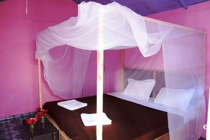 Imagen general del Hotel Neptune Point Beach Resort. Foto 8