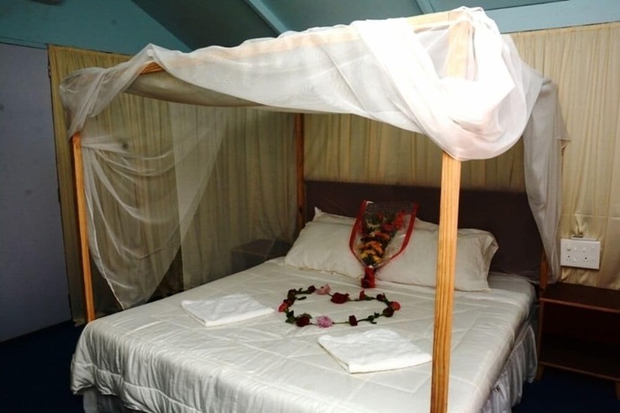 Imagen general del Hotel Neptune Point Beach Resort. Foto 9