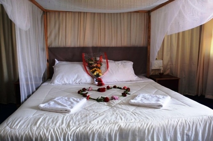 Imagen general del Hotel Neptune Point Beach Resort. Foto 11