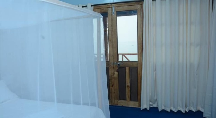 Imagen general del Hotel Neptune Point Beach Resort. Foto 13