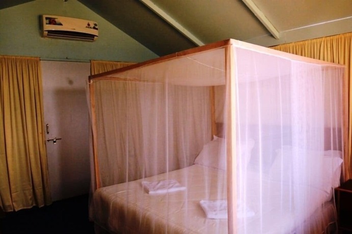 Imagen general del Hotel Neptune Point Beach Resort. Foto 14