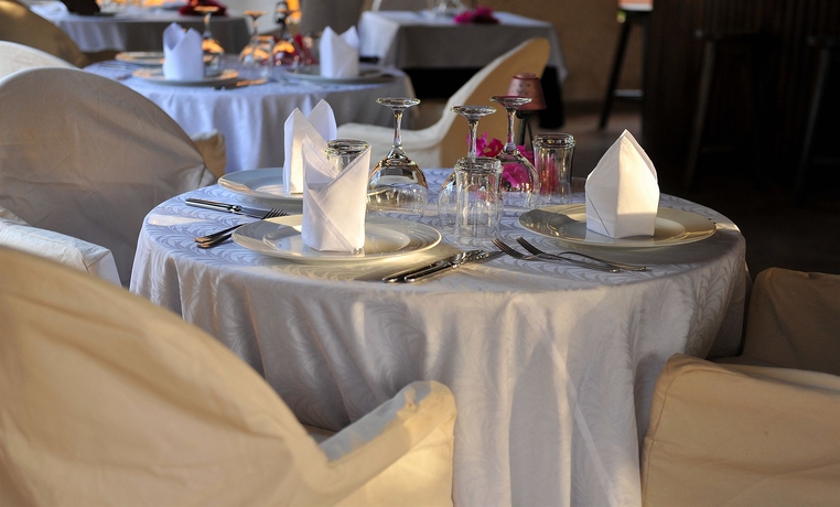 Imagen del bar/restaurante del Hotel Neptune, Saly. Foto 2