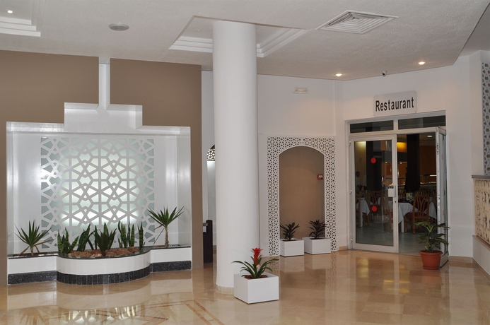 Imagen de los interiores del Hotel Neptunia Beach. Foto 7