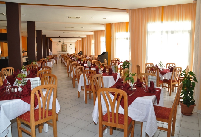 Imagen del bar/restaurante del Hotel Neptunia Beach. Foto 3