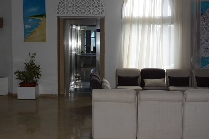 Imagen de los interiores del Hotel Neptunia Beach. Foto 9