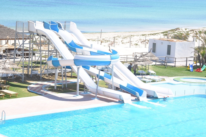 Imagen de la piscina del Hotel Neptunia Beach. Foto 12