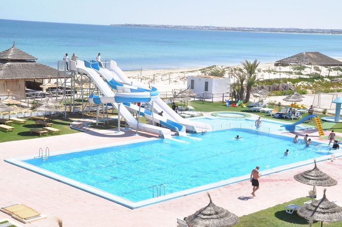 Imagen de la piscina del Hotel Neptunia Beach. Foto 13