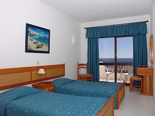 Imagen de la habitación del Hotel Neptuno, Albufeira. Foto 2