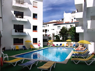 Imagen de la piscina del Hotel Neptuno, Albufeira. Foto 8