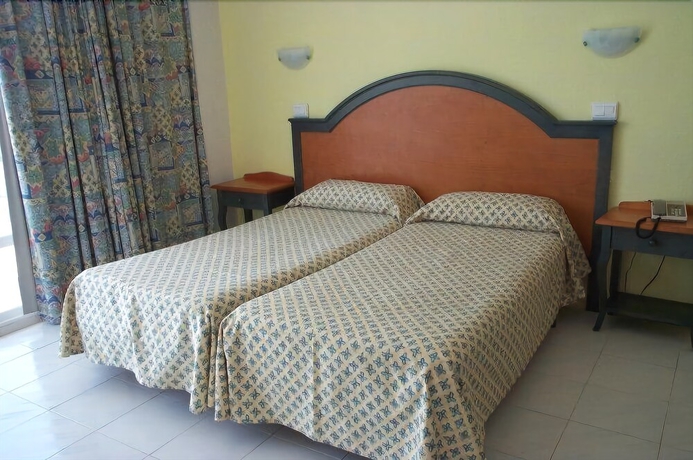 Imagen de la habitación del Hotel Neptuno, Bahia San Antonio. Foto 14