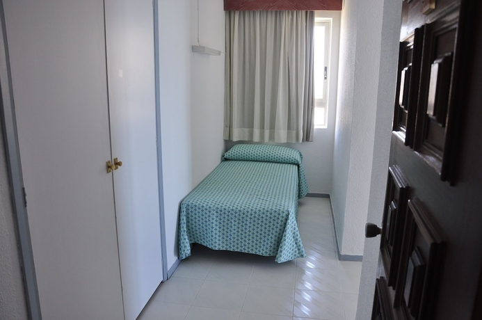 Imagen de la habitación del Hotel Neptuno, Bahia San Antonio. Foto 15