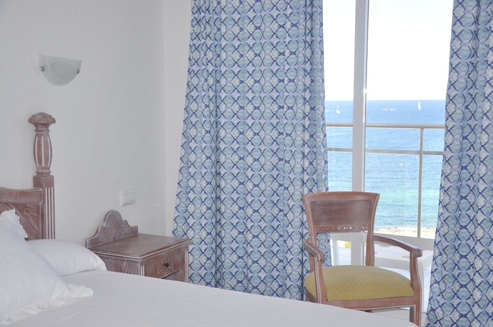 Imagen de la habitación del Hotel Neptuno, Bahia San Antonio. Foto 17