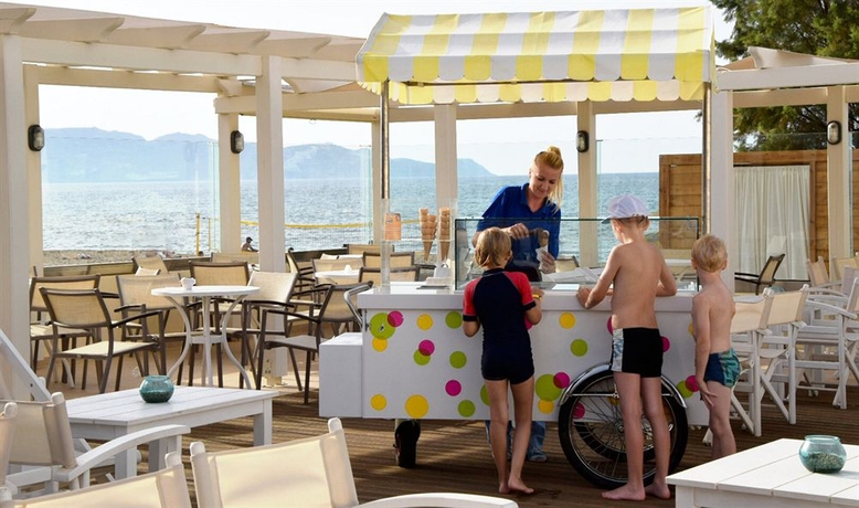 Imagen de la piscina del Hotel Neptuno Beach - All Inclusive. Foto 16