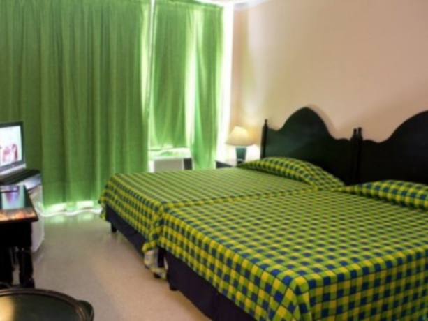 Imagen general del Hotel Neptuno Tritón. Foto 4