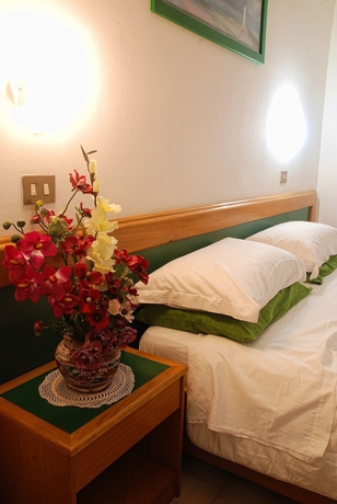 Imagen de la habitación del Hotel Neptunus, Nettuno. Foto 13