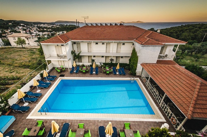 Imagen de la piscina del Hotel Nereides, Al&oacute;nnisos. Foto 14