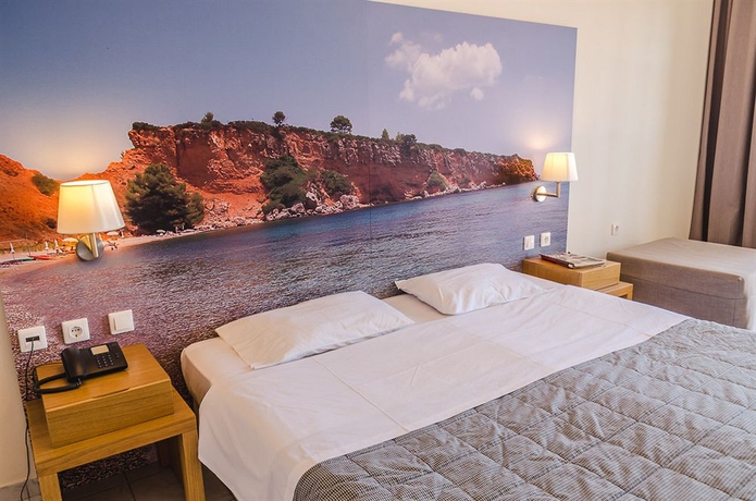 Imagen de la habitación del Hotel Nereides, Al&oacute;nnisos. Foto 3