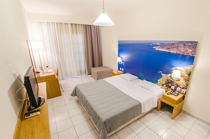 Imagen de la habitación del Hotel Nereides, Al&oacute;nnisos. Foto 4