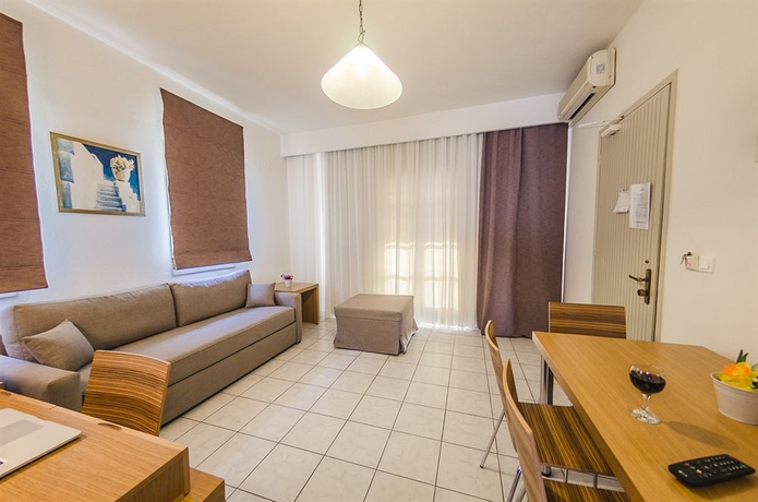 Imagen de los interiores del Hotel Nereides, Al&oacute;nnisos. Foto 12