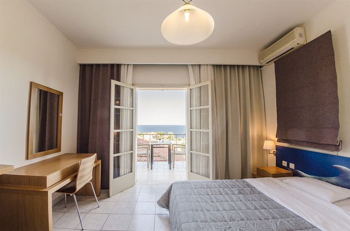 Imagen de la habitación del Hotel Nereides, Al&oacute;nnisos. Foto 5