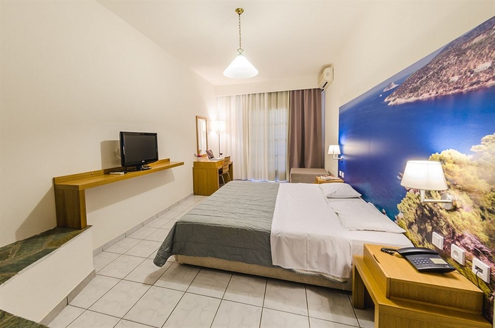 Imagen de la habitación del Hotel Nereides, Al&oacute;nnisos. Foto 6
