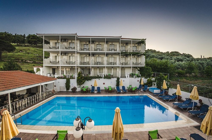 Imagen de la piscina del Hotel Nereides, Al&oacute;nnisos. Foto 16