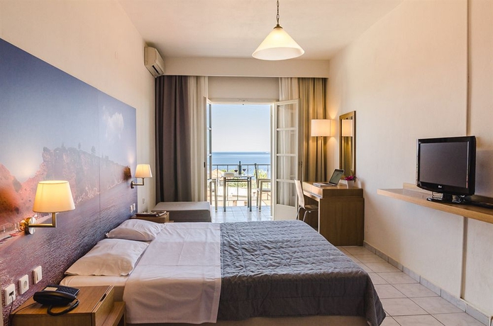 Imagen de la habitación del Hotel Nereides, Al&oacute;nnisos. Foto 8
