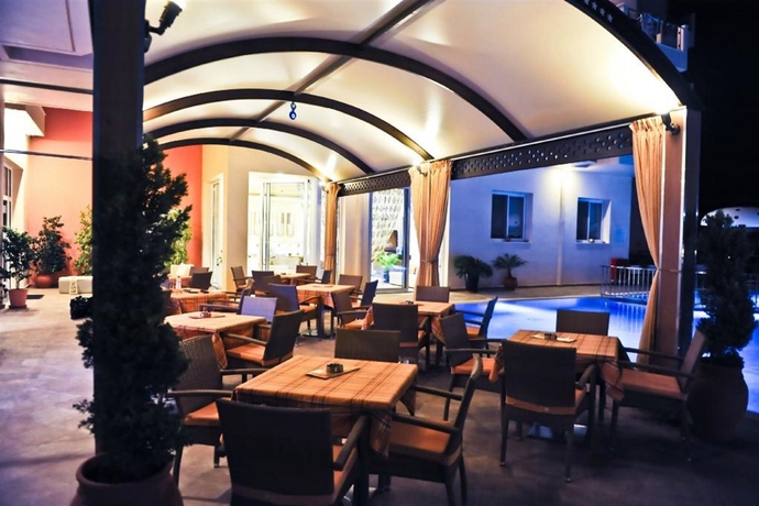 Imagen del bar/restaurante del Hotel Nereides, K&aacute;rpatos Ciudad. Foto 2