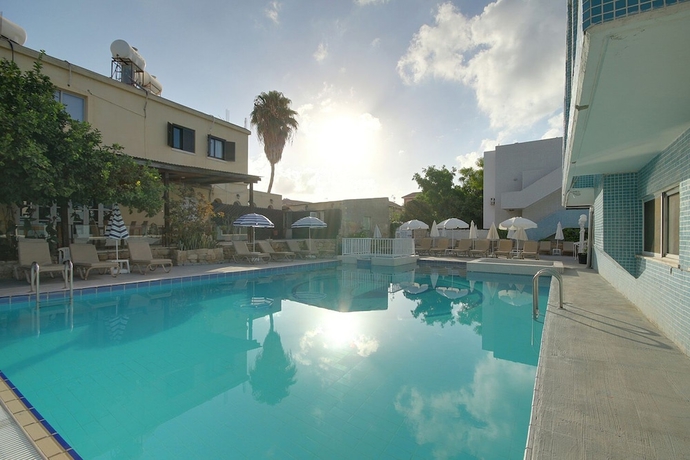 Imagen de la piscina del Hotel Nereus. Foto 19