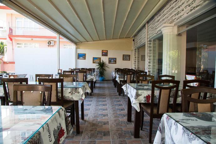 Imagen del bar/restaurante del Hotel Nergos Side. Foto 4