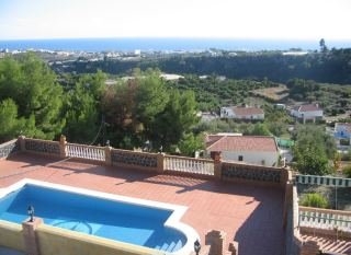 Imagen de la piscina del Hotel Nerja Azul. Foto 6